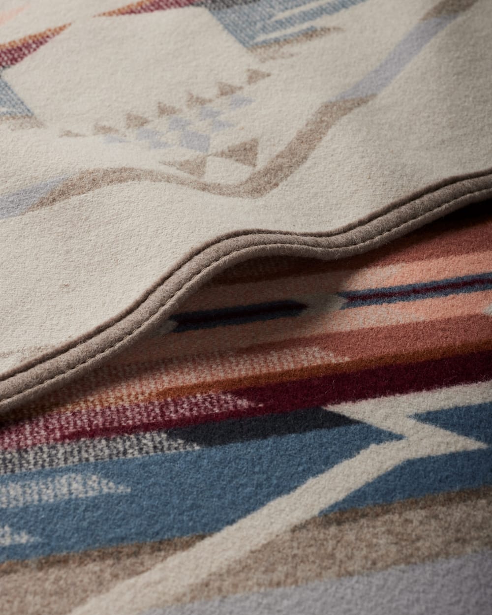 White Sands Blanket in Pure Virgin Wool - Pendleton Quality