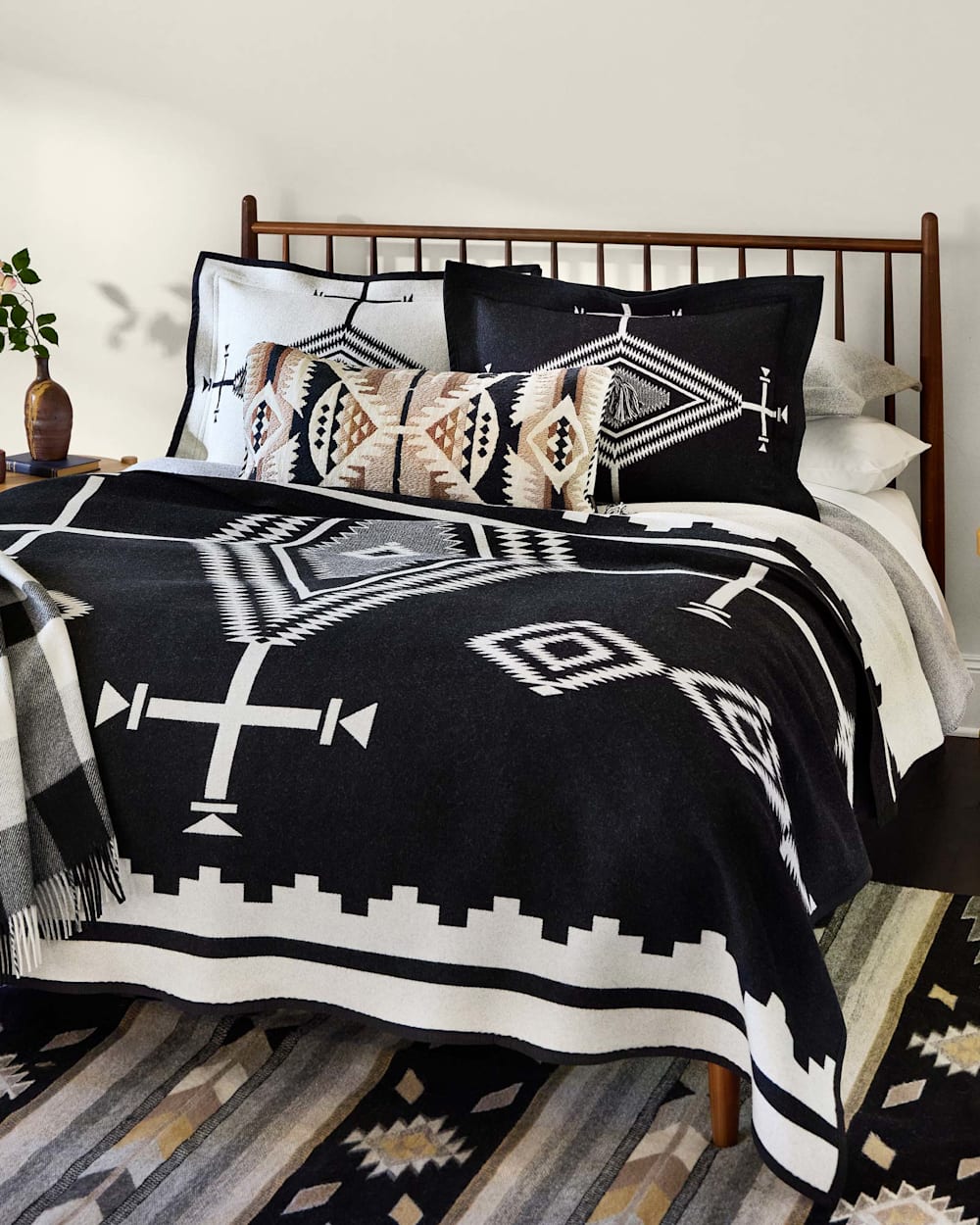 Shop the Los Ojos Blanket - Pendleton Signature
