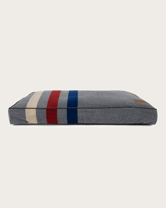 CABIN STRIPE PET BED - NAPPER - Pendleton Premium