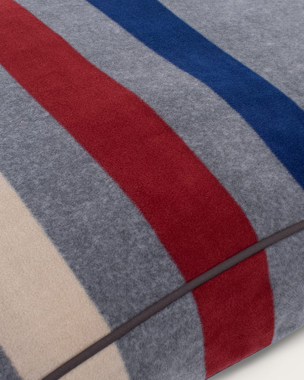CABIN STRIPE PET BED - NAPPER - Pendleton Premium