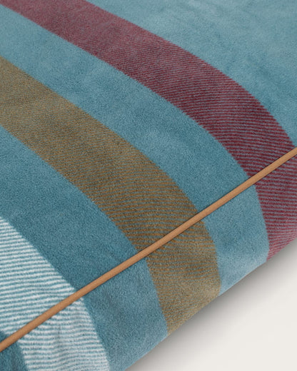 CABIN STRIPE PET BED - NAPPER - Pendleton Essential