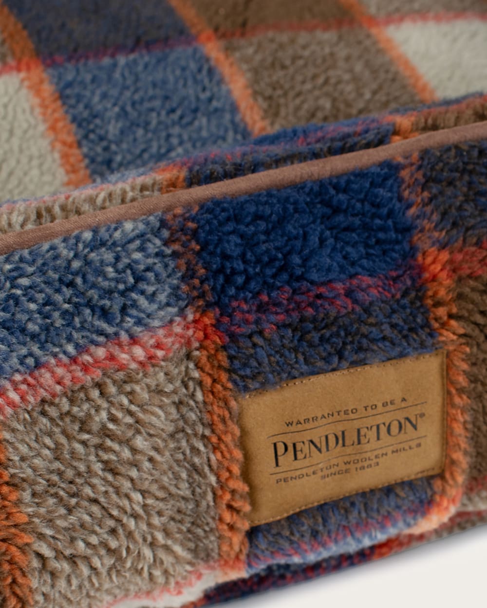 MOUNTAIN PLAID PET BED - KUDDLER - Pendleton Exclusive