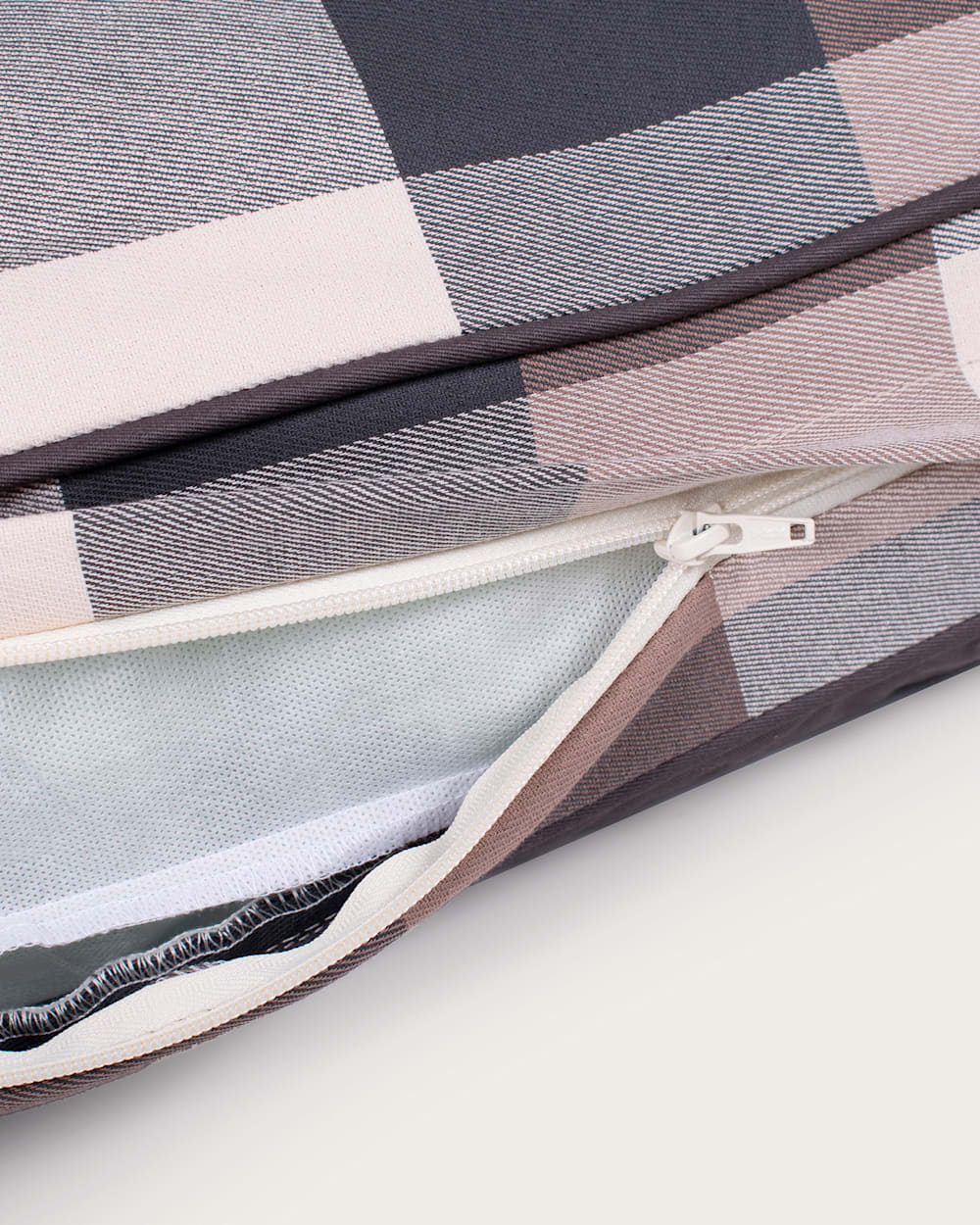BLOCK PLAID PET BED - NAPPER - Pendleton Everyday