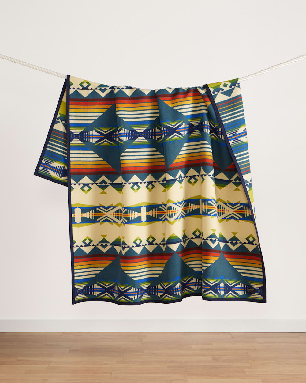 Creekside Virgin Wool Bed Blanket - Pendleton Classic